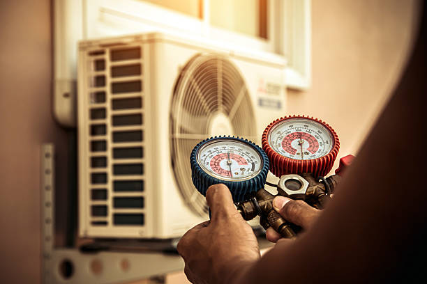 Professional Hvac Installation technician working in Salem, IL